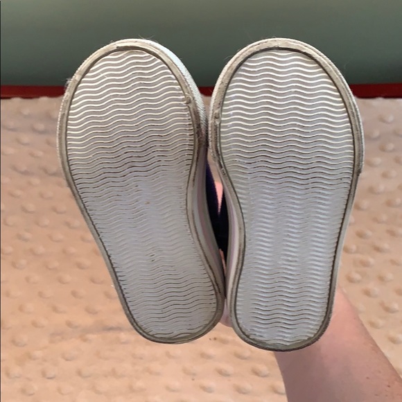 Oshkosh baby sneakers! Size 4 - Picture 3 of 5